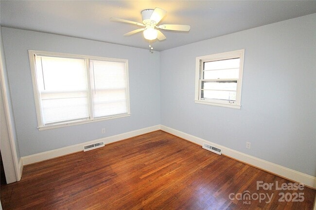 Building Photo - 3517 Carlyle Dr