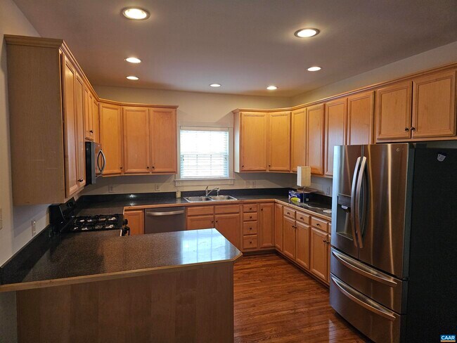 Building Photo - 134 Deerwood Dr