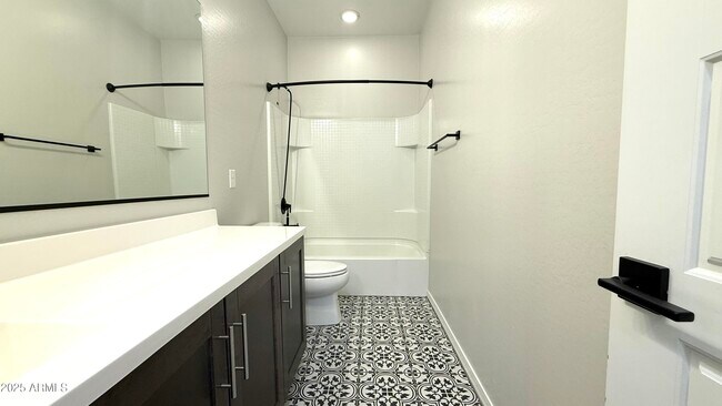 Building Photo - 26410 N Thornhill Dr