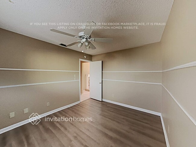 Building Photo - 3040 Oak View Dr