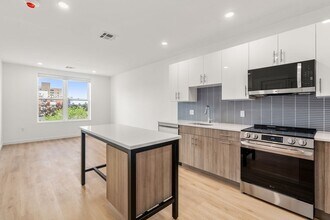 Building Photo - 40 Centre St