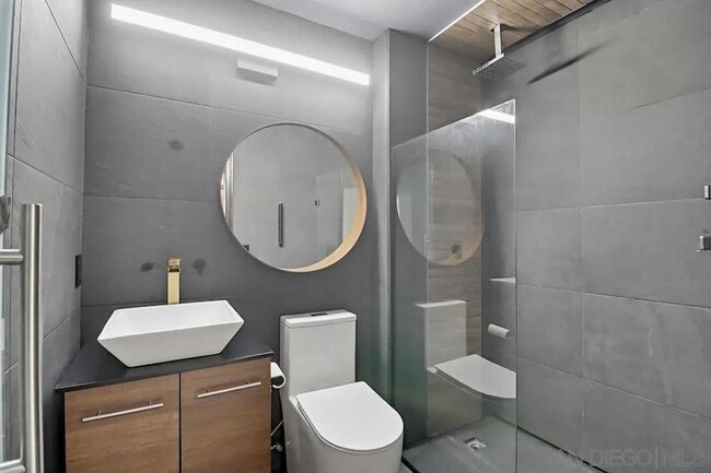 Building Photo - 561 Bayona Loop