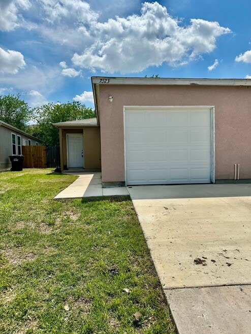 Building Photo - 7323 Golf Vista Blvd