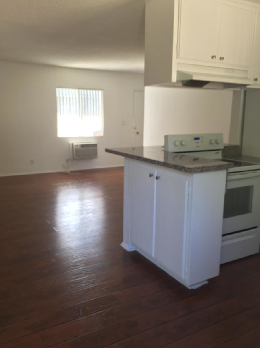 Building Photo - 13855 Burbank Blvd