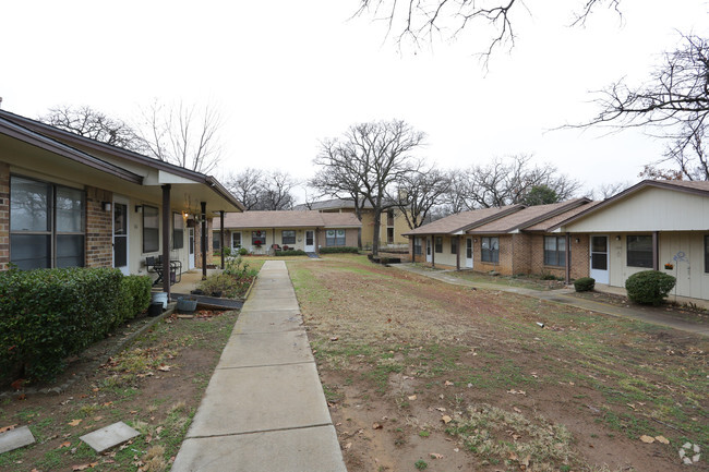 Building Photo - Heritage Oaks Apartments