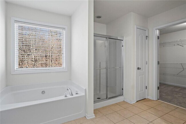 Building Photo - 221 Cutbank Ct SW