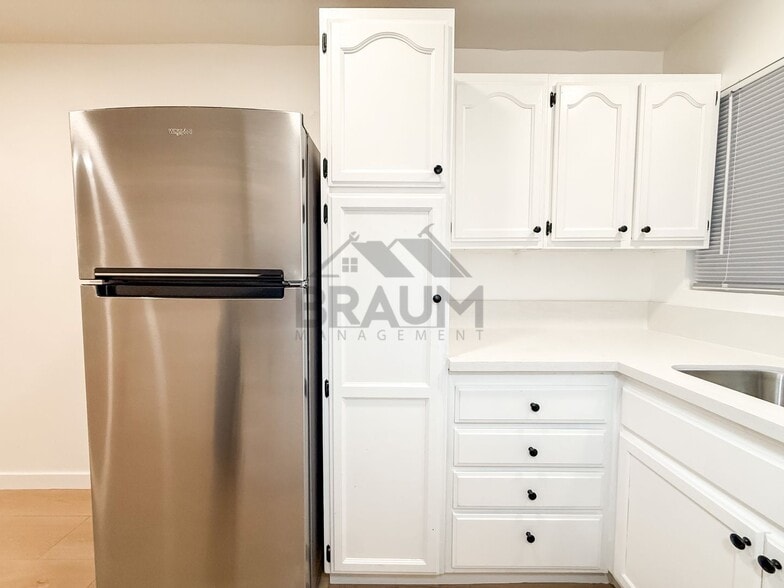 Building Photo - 4636 Laurel Canyon Blvd