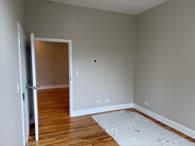 Building Photo - 3122 N Broadway