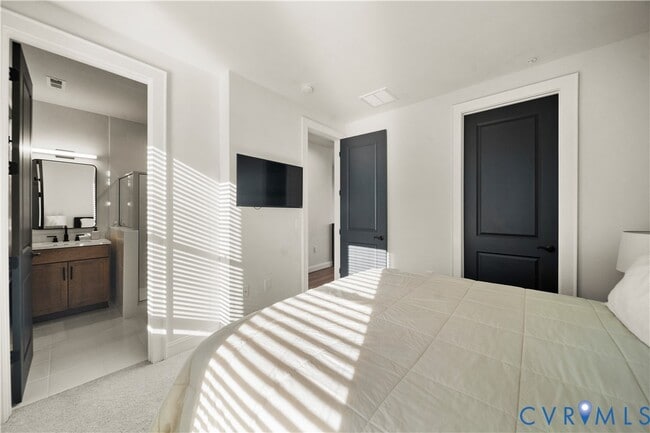 Building Photo - 441 W 7th St