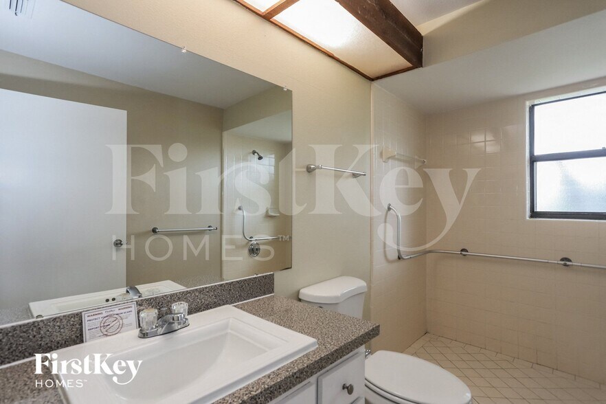 Building Photo - 9923 57th Way N