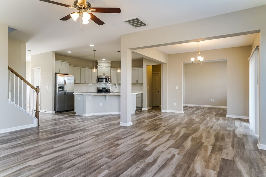 Building Photo - 114 N Porcenna Ln