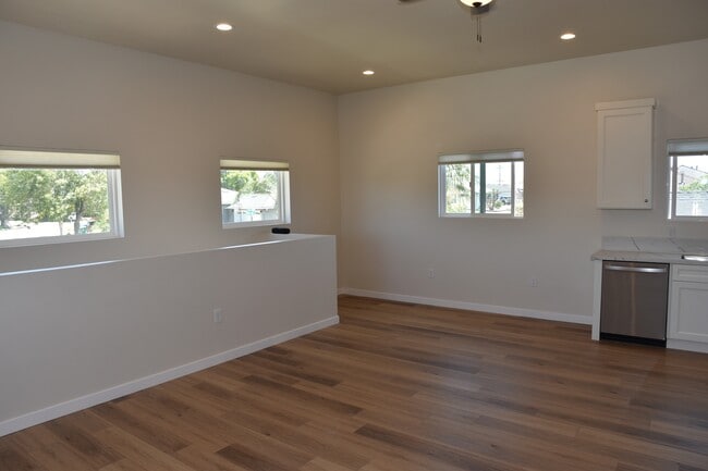 Building Photo - 6854 Birchwood St