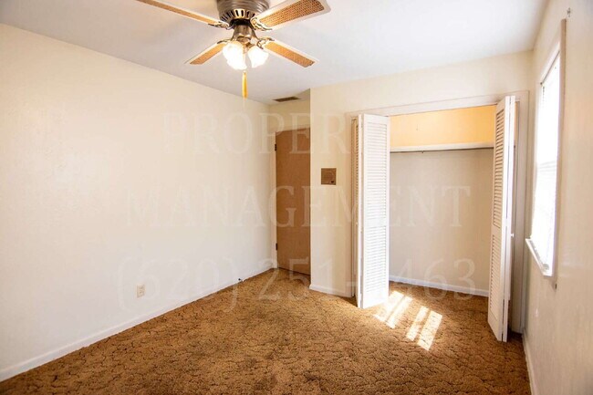 Building Photo - 3 Bedroom 2 Bath