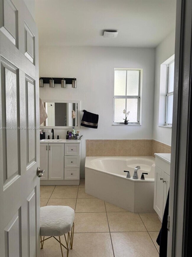 Building Photo - 7414 NW 107 Ct