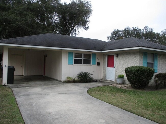 Building Photo - 609 Delegal St