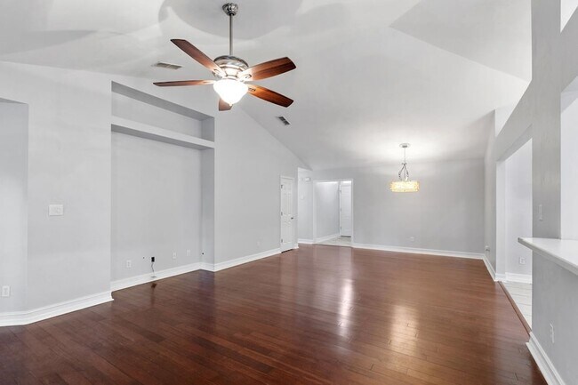 Building Photo - 2521 Heathrow Dr