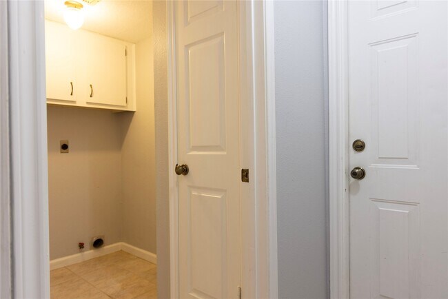 Building Photo - 22843 Powell House Ln