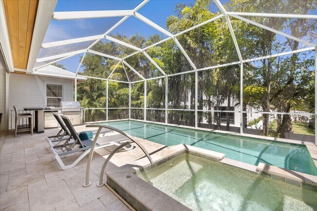 Building Photo - Furnished, Yearly 4bd Home on Siesta Key