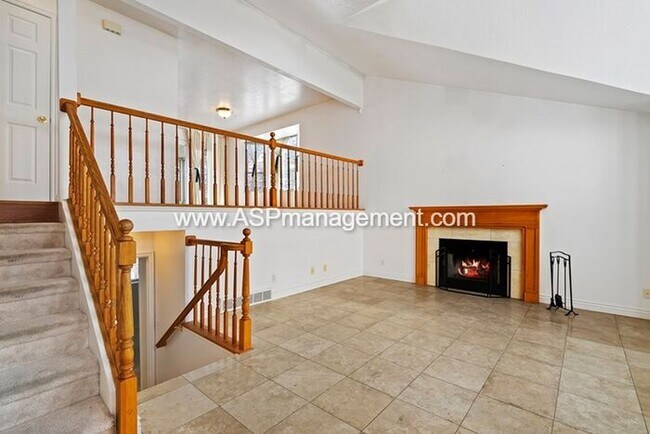 Building Photo - SANDY BEAUTIFUL 5 BED 3 BATH FAMILY HOME