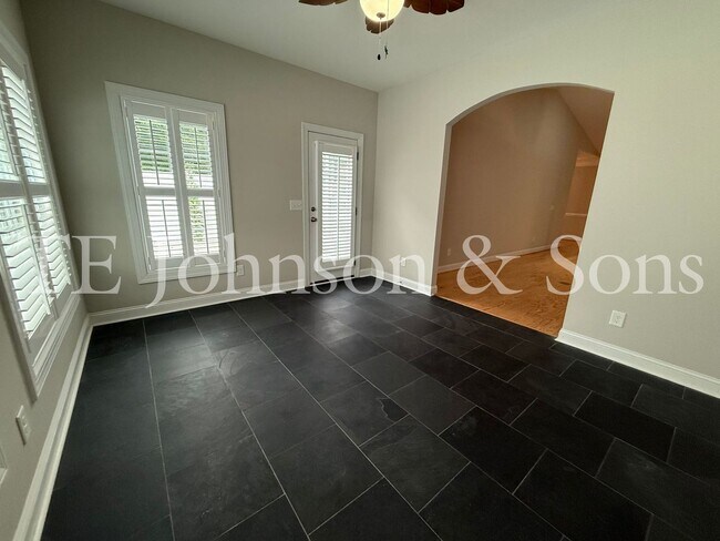 Building Photo - Beautifully Appointed Home in Clemmons
