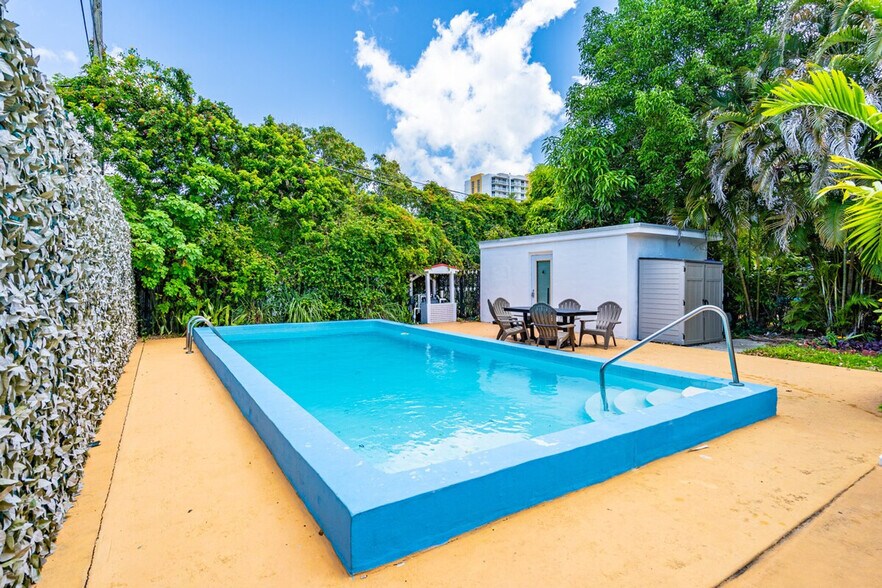 Building Photo - 975-977-977 SW 10th St