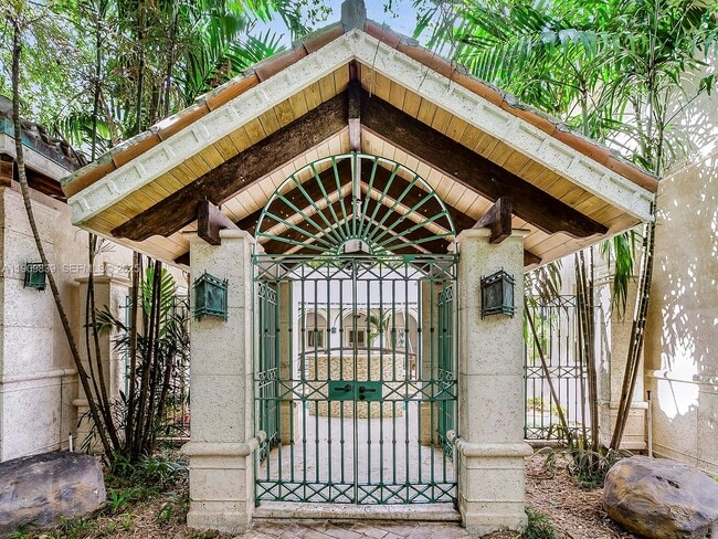 Building Photo - 3504 Banyan Cir