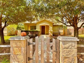 Building Photo - Spacious 3x2.5 South Austin Home