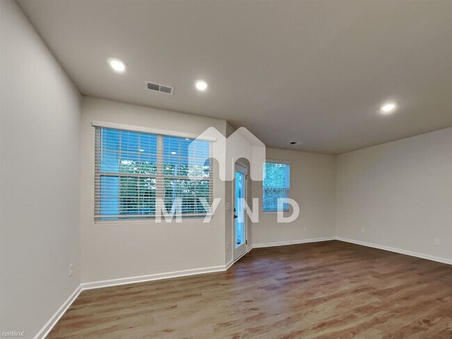 Building Photo - 3 br, 2.5 bath Townhome - 145 Eagle Chase Dr