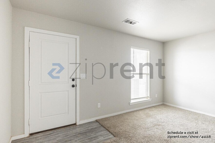 Building Photo - 1318 E 93rd St