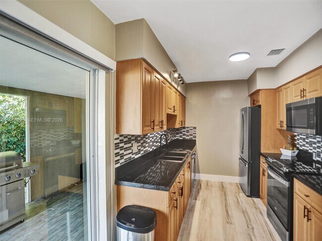 Building Photo - 491 SE 23rd Ave