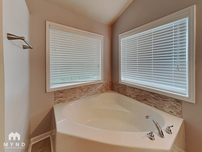 Building Photo - 2557 Kolb Manor Cir SW