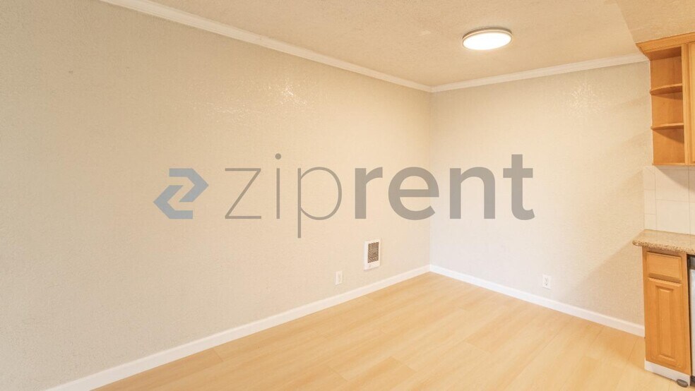 Building Photo - Unit 27