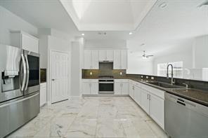Building Photo - 9819 Lynnrose Springs Dr
