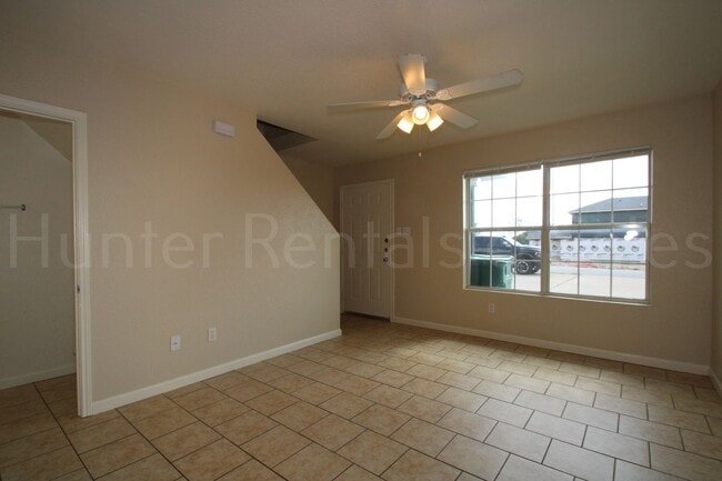Building Photo - Heights Townhome