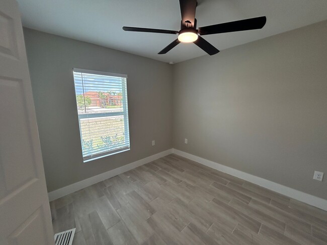 Building Photo - 2314 Kismet Pkwy