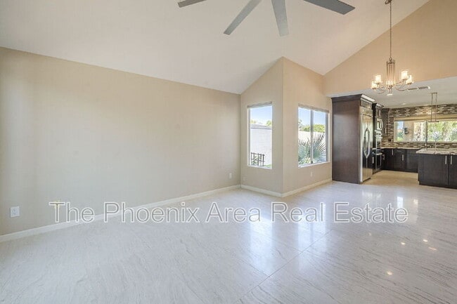 Building Photo - 3761 S Hawthorn Dr