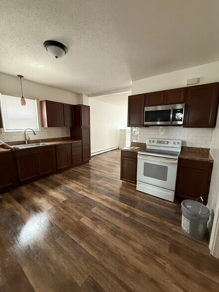 Building Photo - 149 2nd Ave