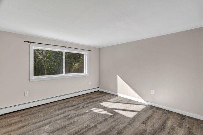 Building Photo - Mid-Century Cool Meets Maine Serenity Design. Privacy. Location. This one has it all.