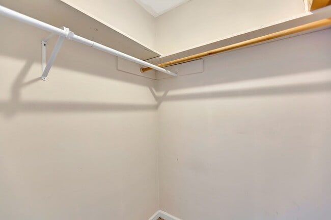 Building Photo - Charming Single-Story Home with Huge Backy...