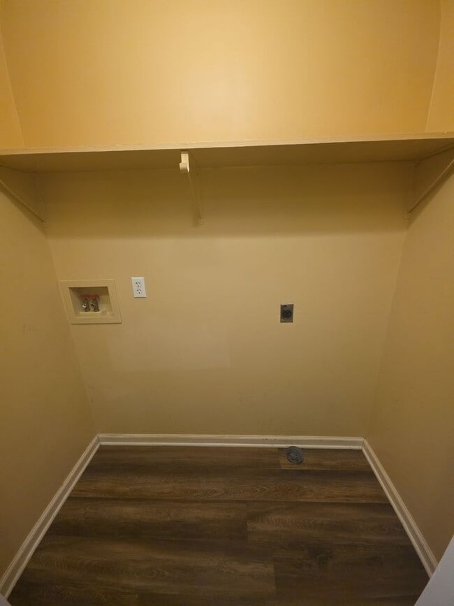 Building Photo - 2729 Churchill Dr