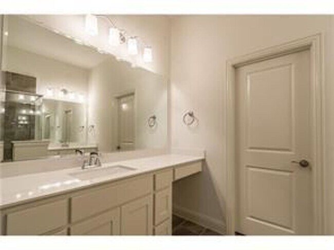 Building Photo - 7108 Mitchell Dr