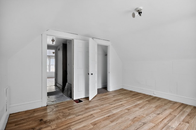 Building Photo - 2210 W Wiswall St