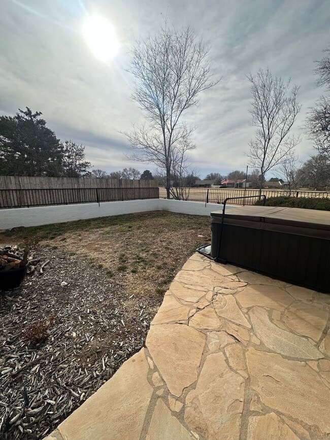 Building Photo - Spacious 3 Bed Home with Pool & Hot Tub!