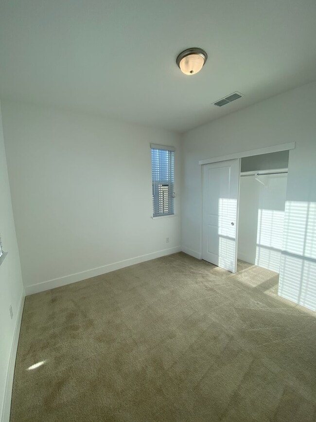 Building Photo - Single Story Home in Whitney Ranch with Ow...