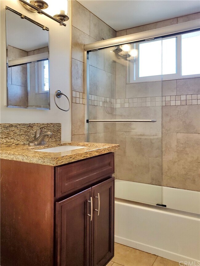 Building Photo - 25081 La Cresta Dr