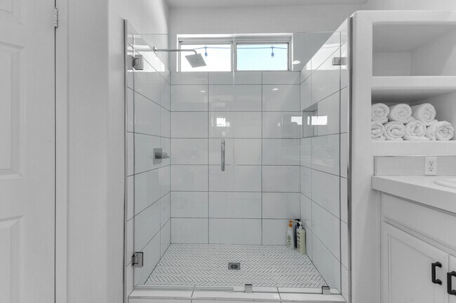 Building Photo - 47383 Bahama Ct