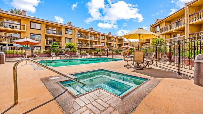 Building Photo - Beautiful Mountain Condo. 3 Bed-2Bath