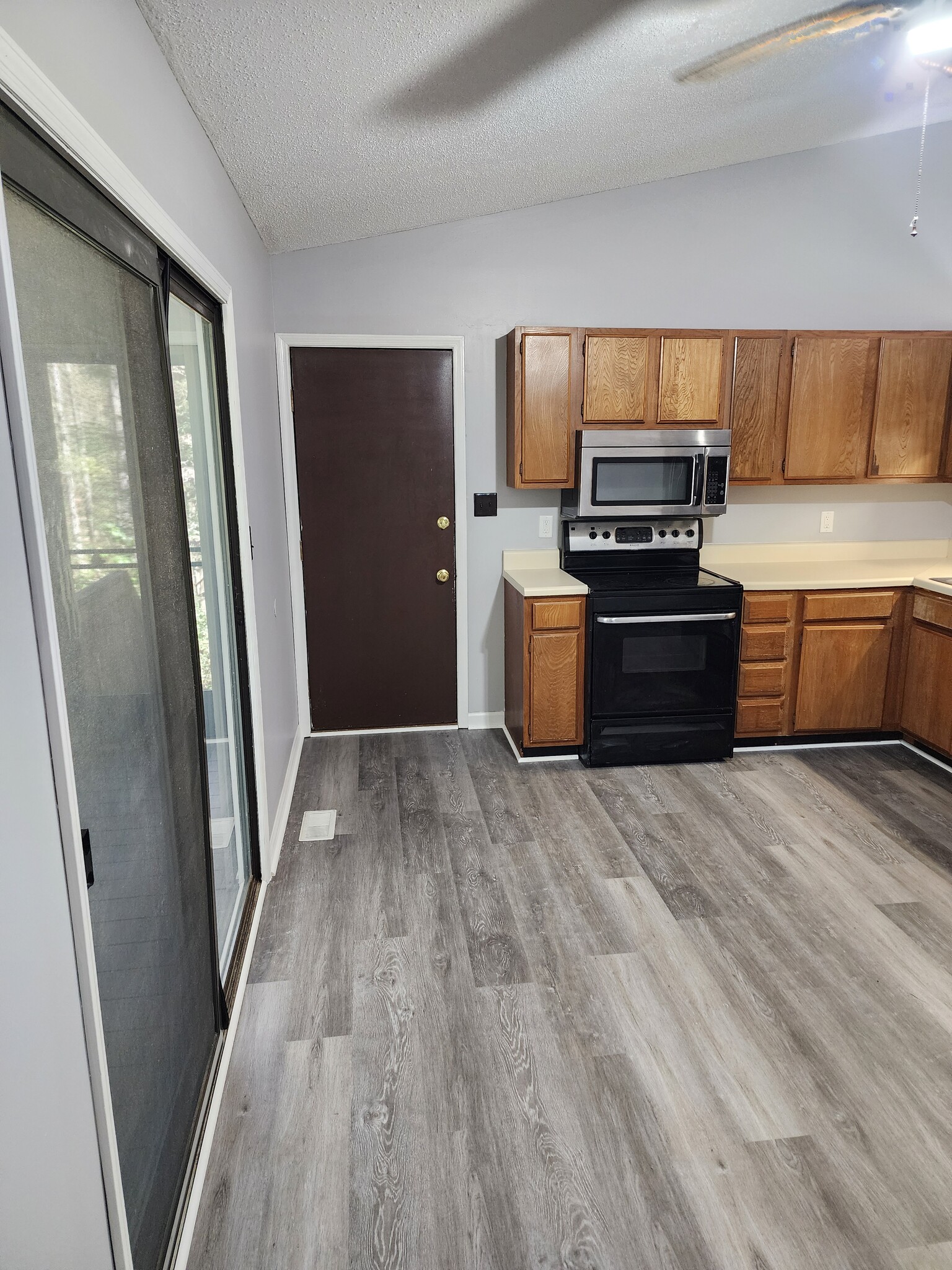 Kitchen - 3625 E Parkway