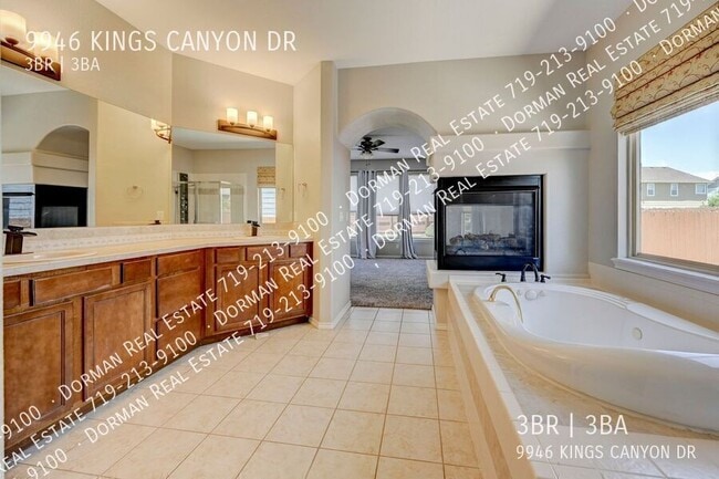 Building Photo - 9946 Kings Canyon Dr
