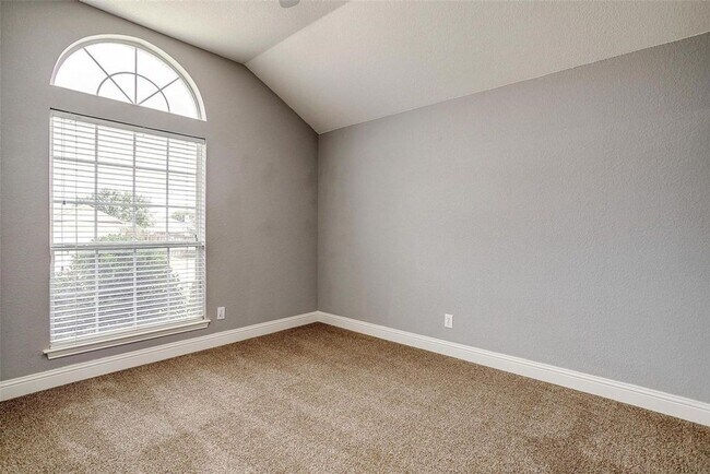 Building Photo - 578 Tanglewood Dr